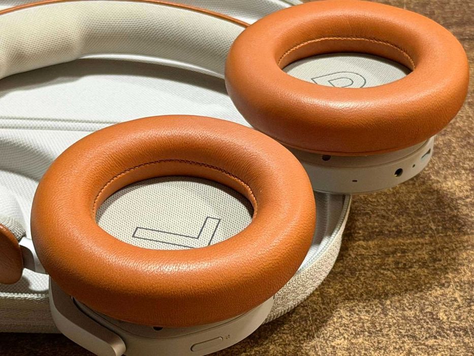 Блутут слушалки Bang & Olufsen Beoplay HX (Timber)