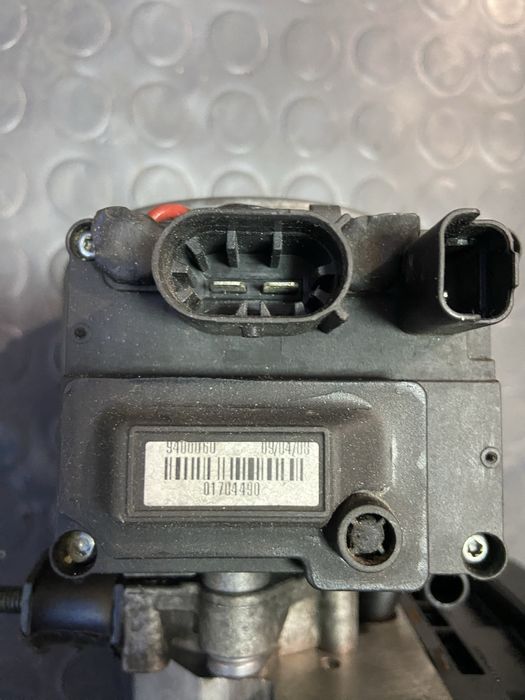 Рециклирана хидравлична помпа на сферично окачване за Citroen C5 (2004-2017г.) и Ситроен C6 с 1 година гаранция