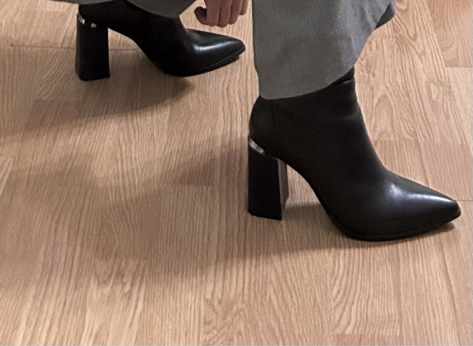 Черные ботинки