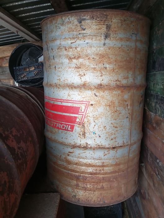 Продам 200-литровые бочки