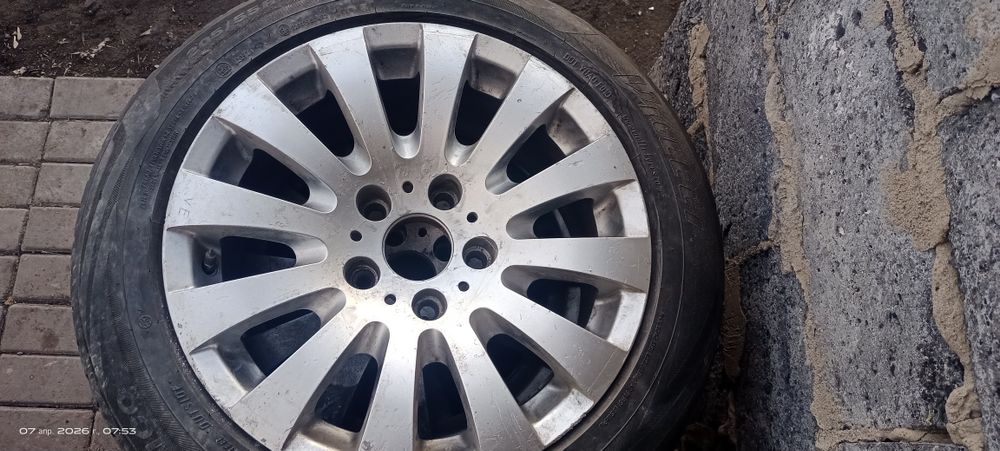 Продам комплект дисков с шинами от БМВ е36