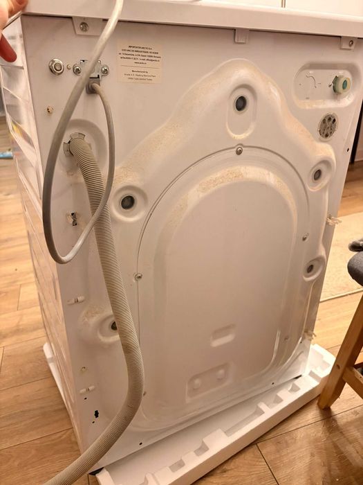 Masina de rufe Arctic APL81012BDW3