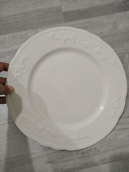 Тарелки белые красивые