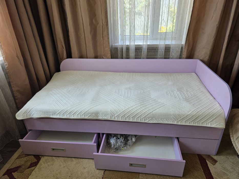 Продам хороший спальный гарнитура