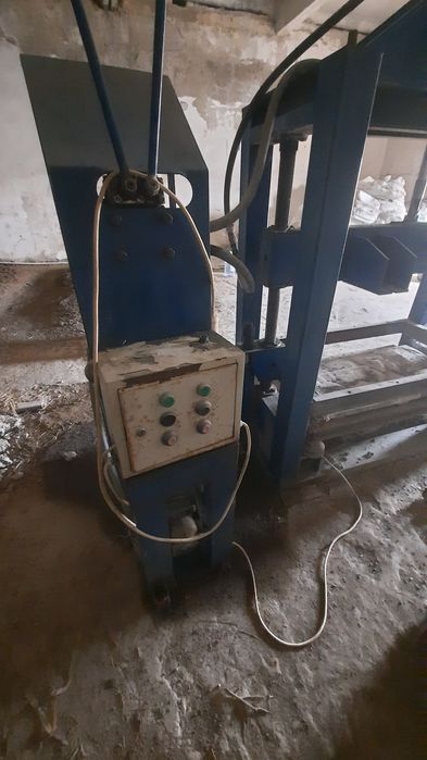 Шлако блок апарат сотилади