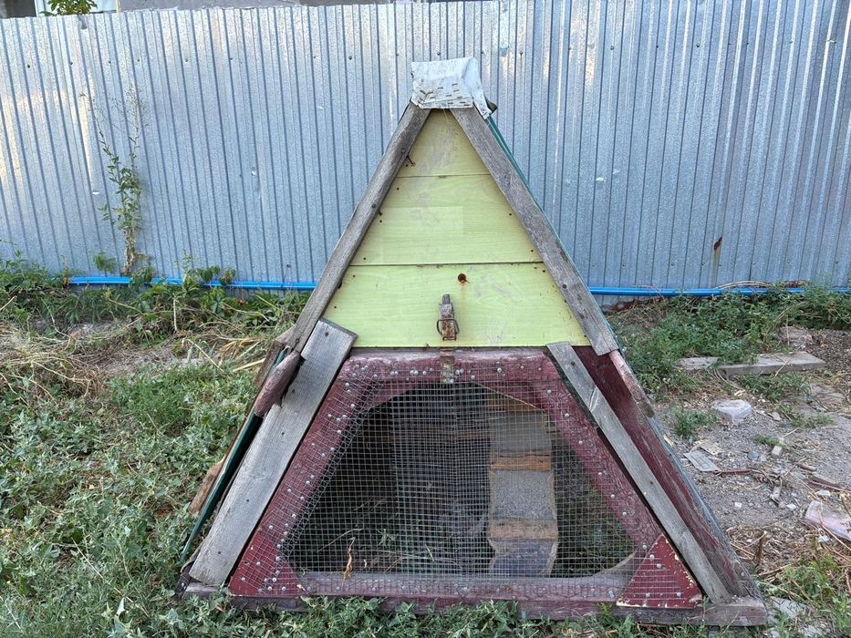 Курятник с мансардой