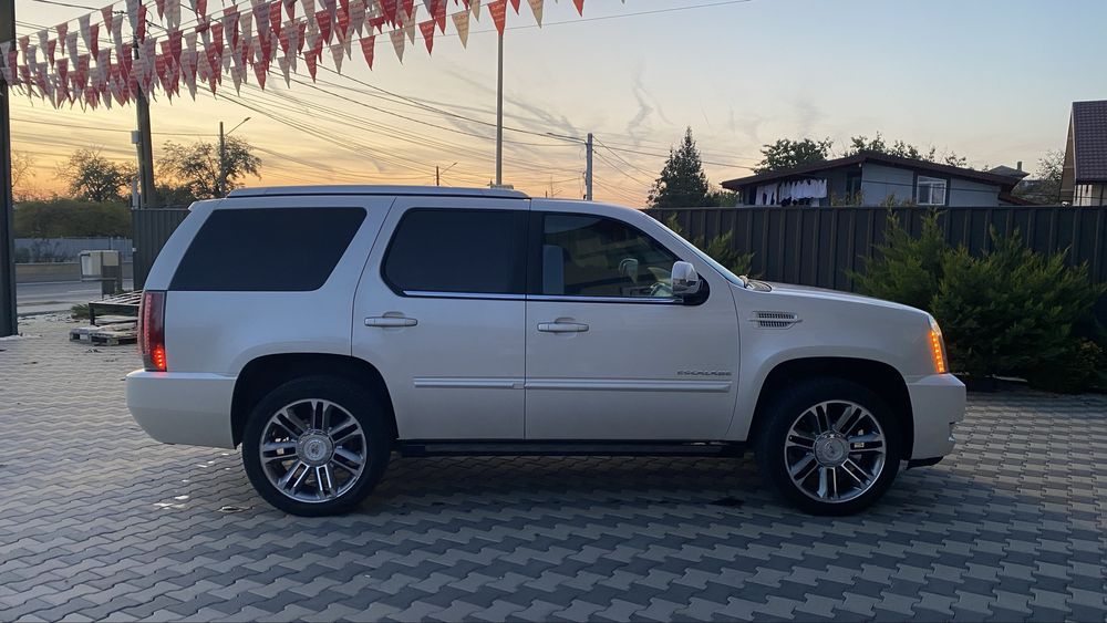 Vand / Schimb Cadillac Escalade 6.2 V8 + GPL / Model 2013 / 21.000 €€€