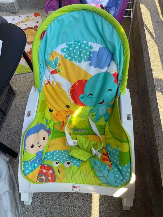 Бебешки шезлонг/столче с вибрация на Fisher Price.