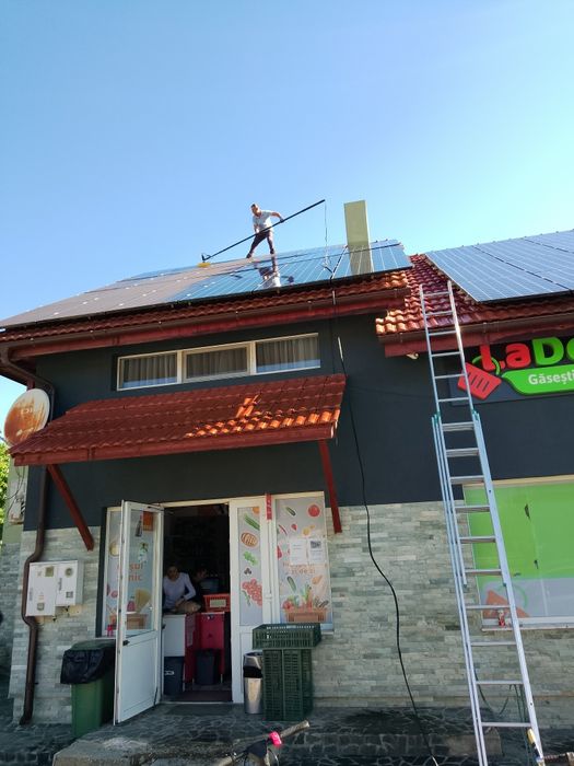 Curat profesional panouri fotovoltaice