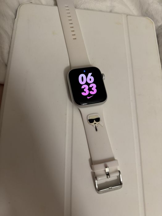 Vând Apple watch SE