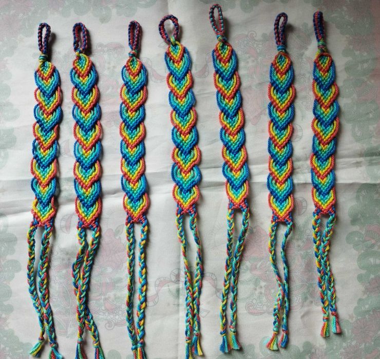 Комплект от три ръчно плетени гривни по избор