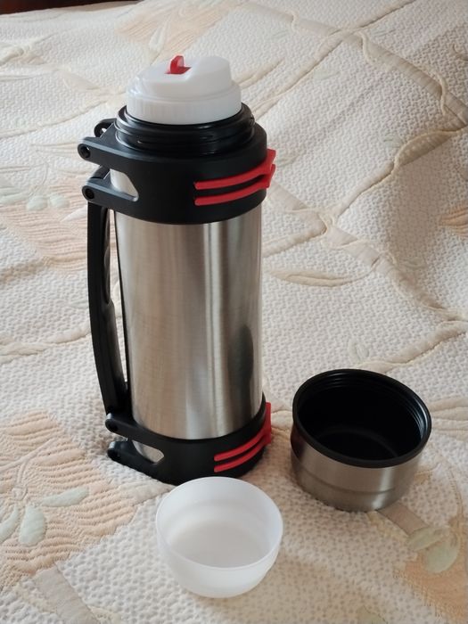 Продам термос новый