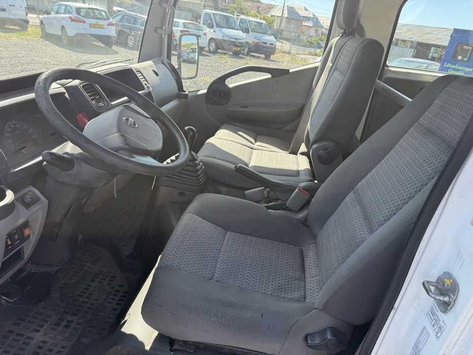 Nissan cabstar 6 locuri