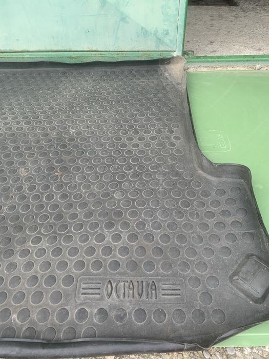 Covoras/tavita cauciuc skoda octavia 1