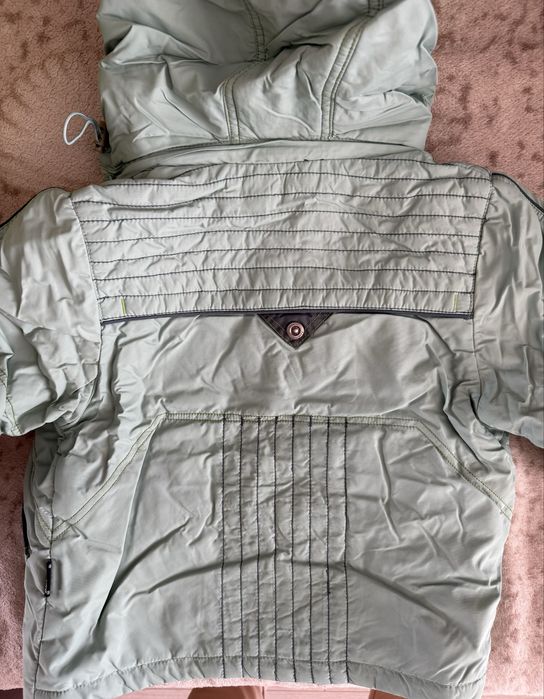 Продам куртку осень-весна Рост 98