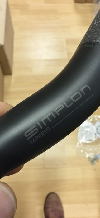 Карбоново кормило Simplon Tapered 20mm Rise 31.8x700mm Carbon Riser