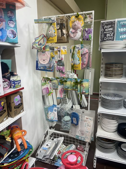 Стелажи торговые в отличном состоянии