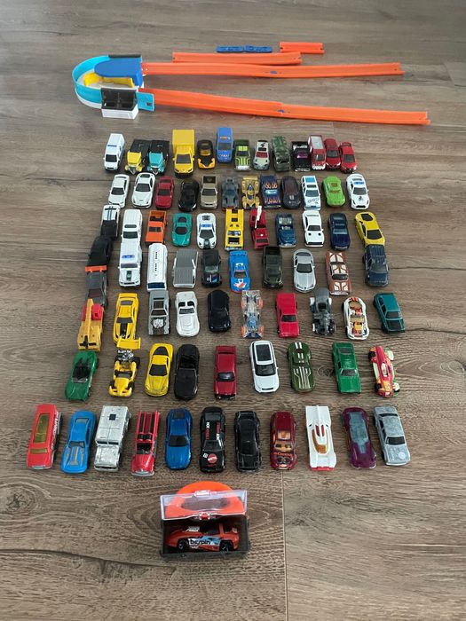 Colecție 78 de mașinuțe hotwheels+traseu cu extensii+husă pt o mașină