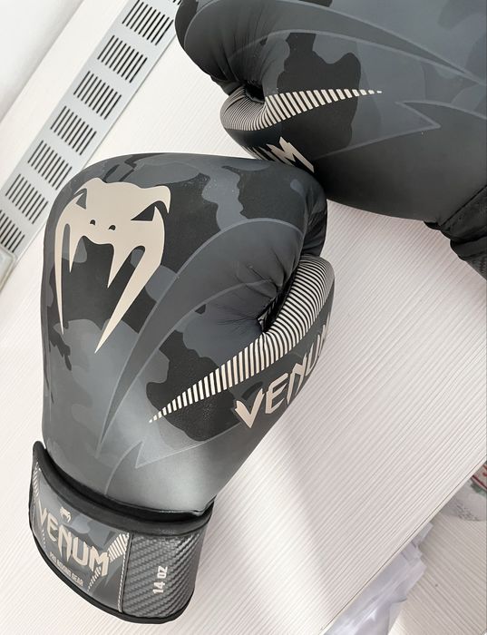 Vand manusi venum impact