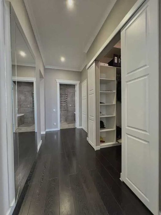 Дава се под наем Двустаен апартамент в София, Център - 55 кв.м за 459 € - Снимка #2