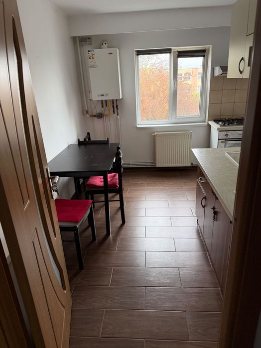 Inchiriez apartament 3 camere