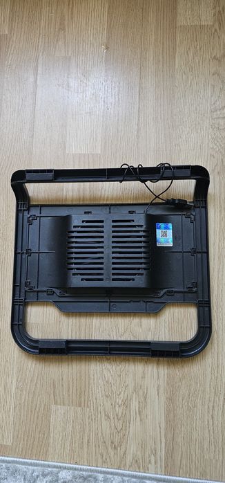 Cooler pentru laptop DeepCool N200, conceput pentru dispozitive de până la 15,6 inci.