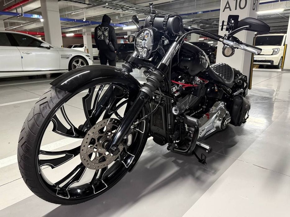 Harley Davidson breakoutГод 2020
Пробег 14.200км
Цена 27.000$ сип

Год