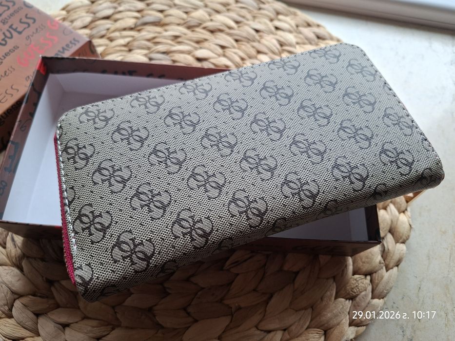 Дамски портмоне Guess