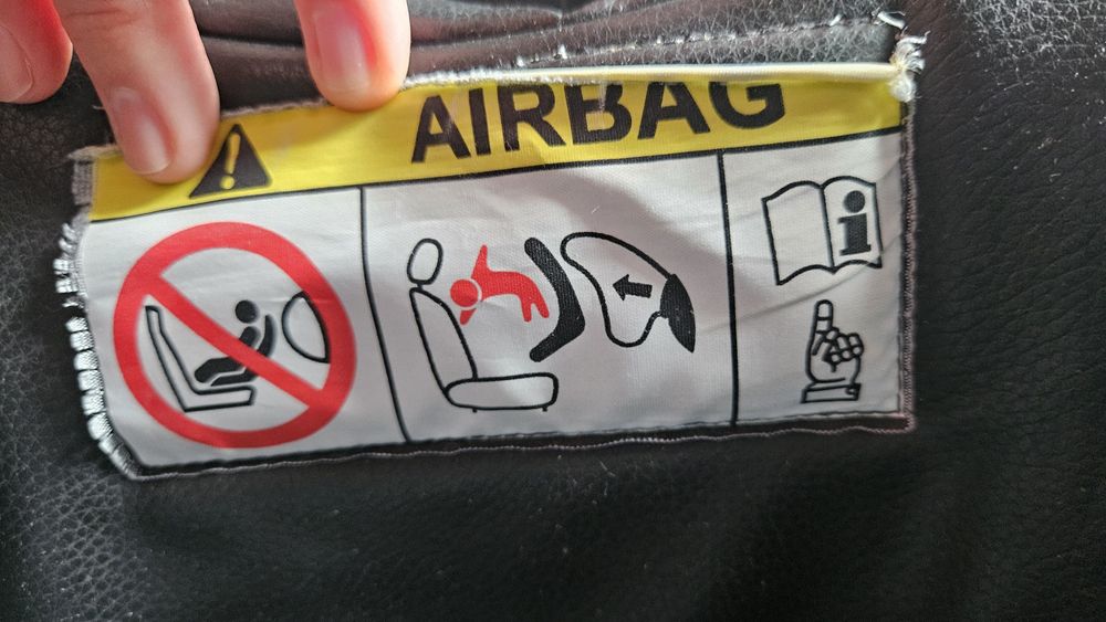 Детско  кожено  столче за кола