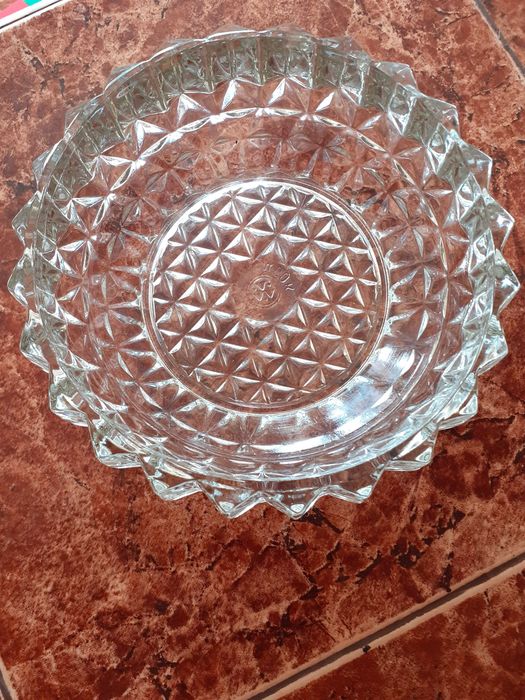 Стъклена салатиера