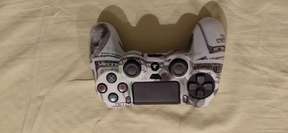 Playstation 4 slim  cu 2 controlere și GTA 5