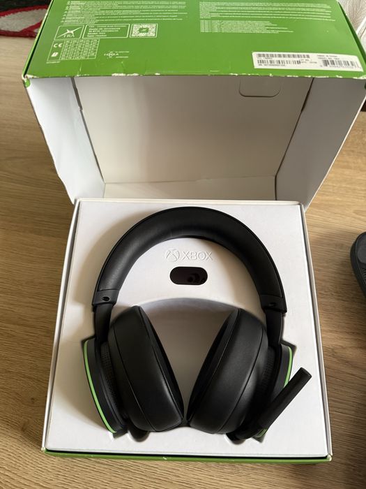 Продавам:Xbox Series S 512GB + Elite Series 2 +слушаки xbox