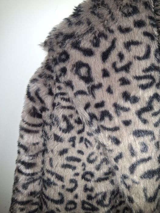 Пухкаво палто с леопардов принт