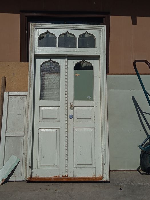 Sotiladi ! Eshik rom