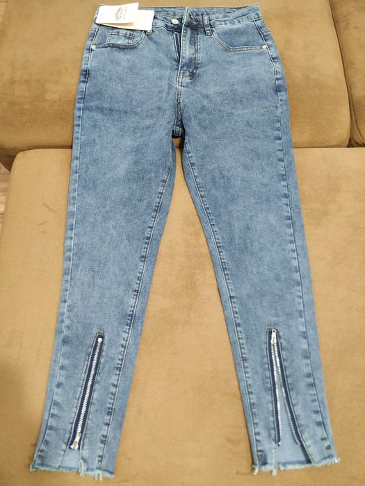 Джинсы скини новые