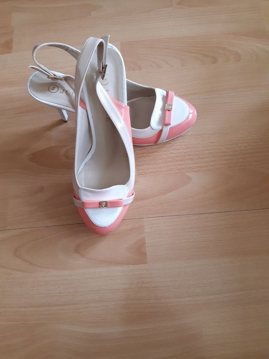 Красиви дамски обувки