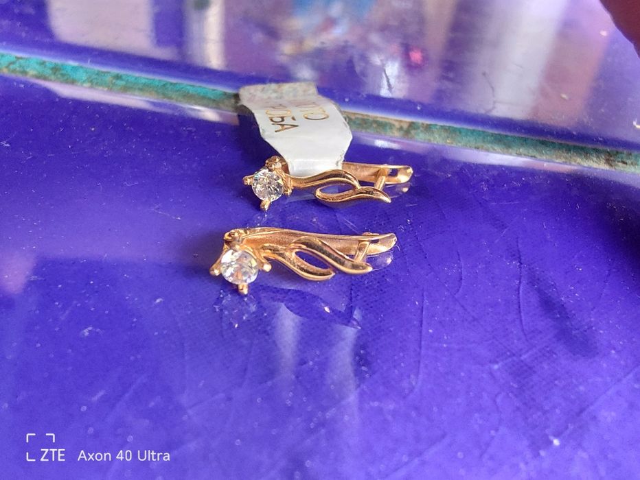 Серги из золота.