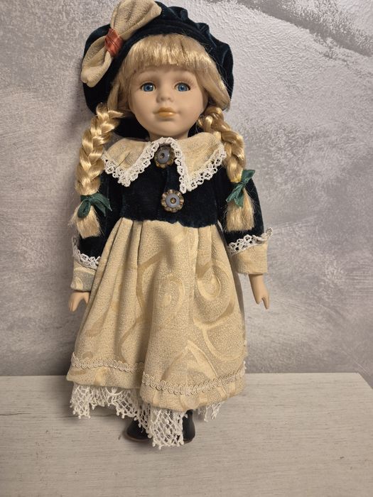 Продавам порцеланови кукли