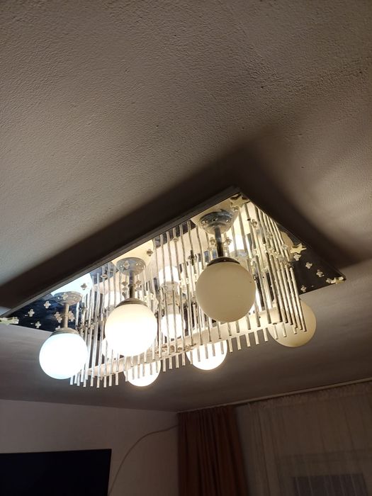 Lustră cu telecomanda