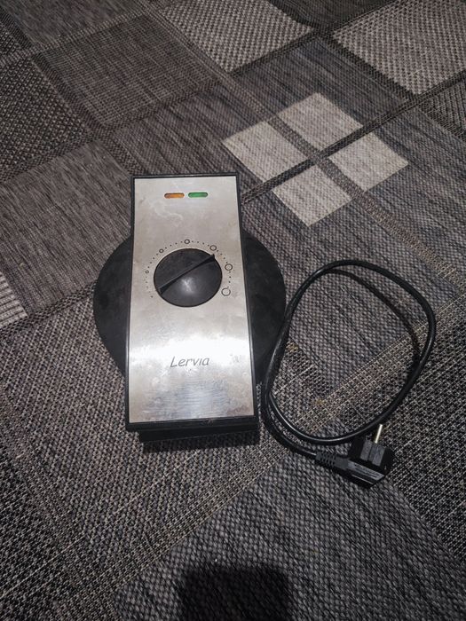 Вафельница электрическая