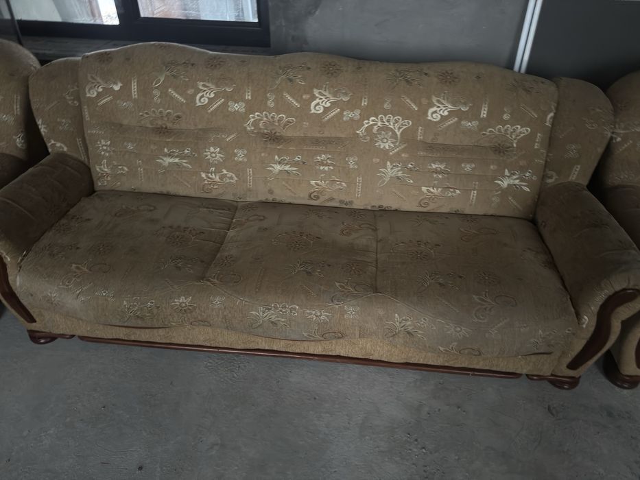 Диван креслоси билан сотилади