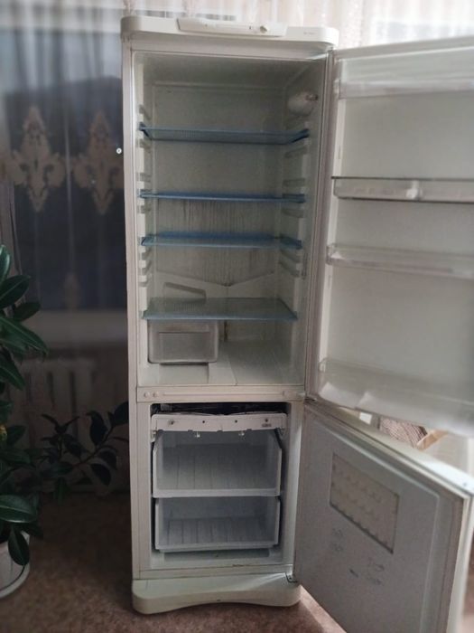 Холодильник б/у, индезит