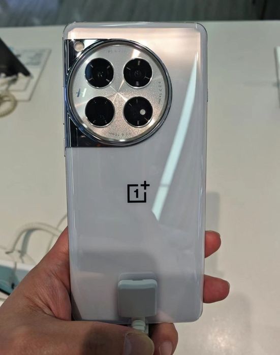OnePlus 12 white
