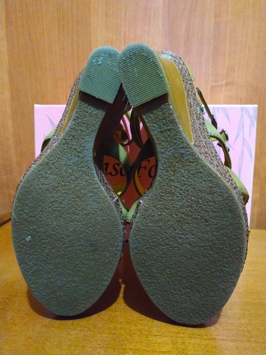 Босоножки кожаные