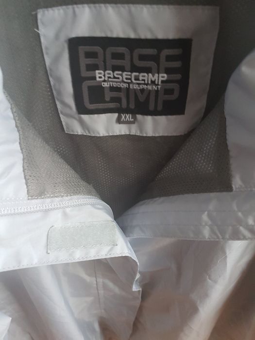 Продавам ветровка Basecamp