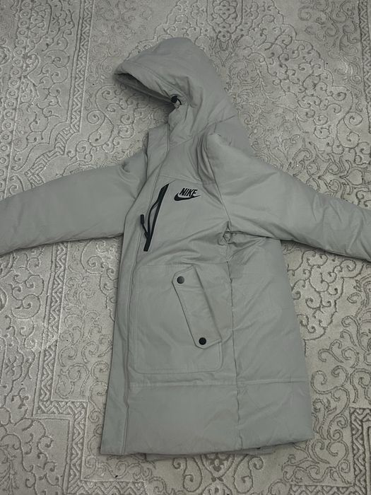 Куртка от бренда Nike