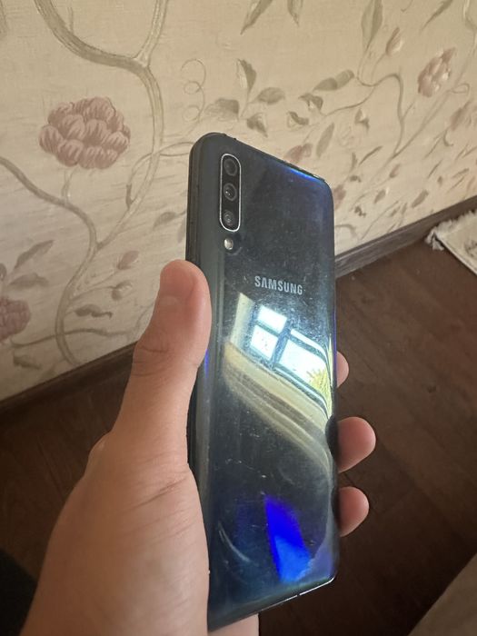 Samsung A50 в хорошем состояний