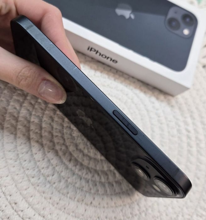 iPhone 13 Midnight blue