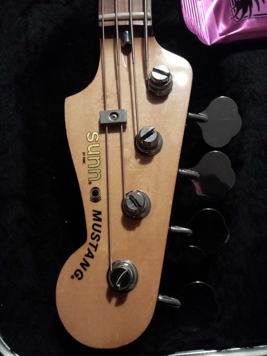 Sunn Mustang P bass by FenderMIC 1991 г. Бас китара, case Fender 1970