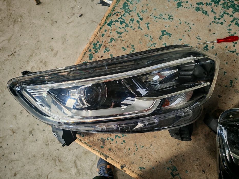 Far stânga dreapta Renault kadjar
